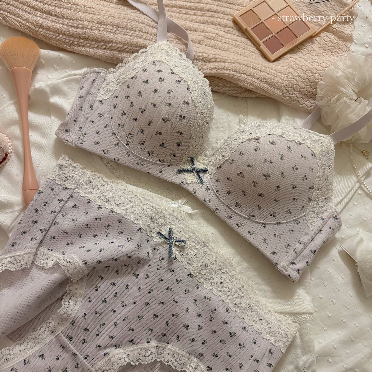 十代のセクシーなレースの花柄ブラセット快適な非鋼リング美背中 - Cotton Bra Everyday のレビューと価格